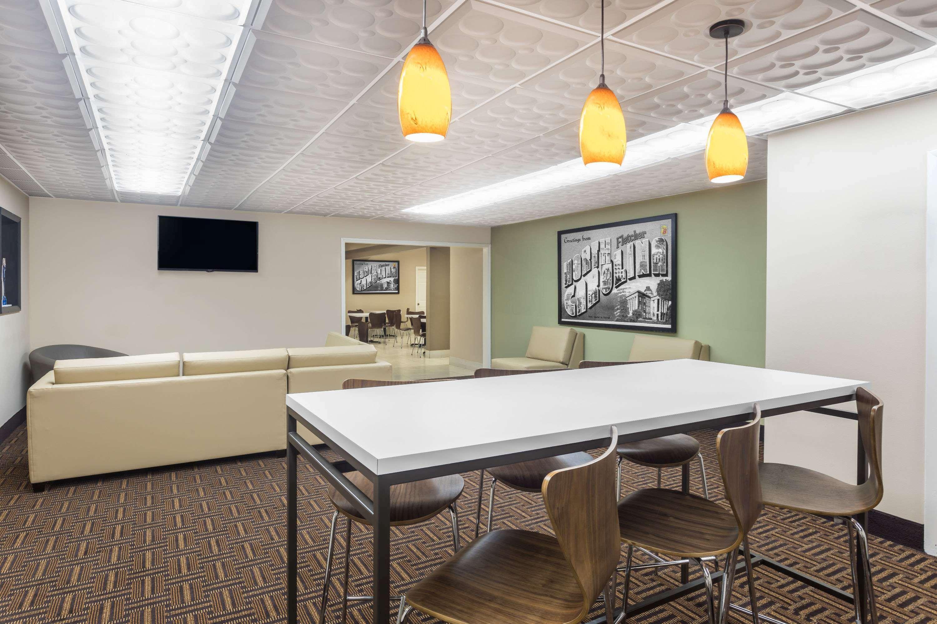 Super 8 By Wyndham Asheville Airport Fletcher Extérieur photo