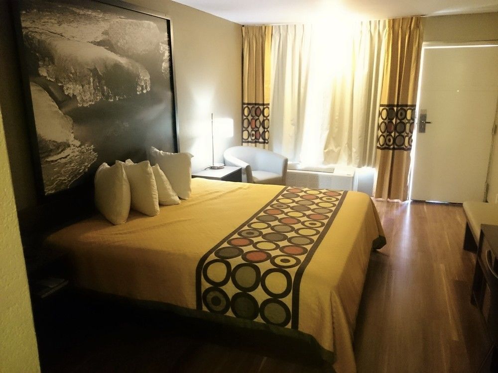 Super 8 By Wyndham Asheville Airport Fletcher Extérieur photo